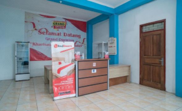 RedDoorz Near RS Mitra Keluarga Waru