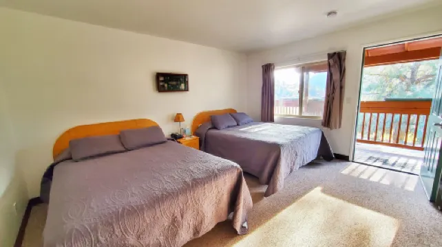 Corral Creek Lodge