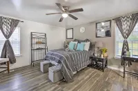 Richmond Home with Pool, 5 Mi to Downtown! - bar