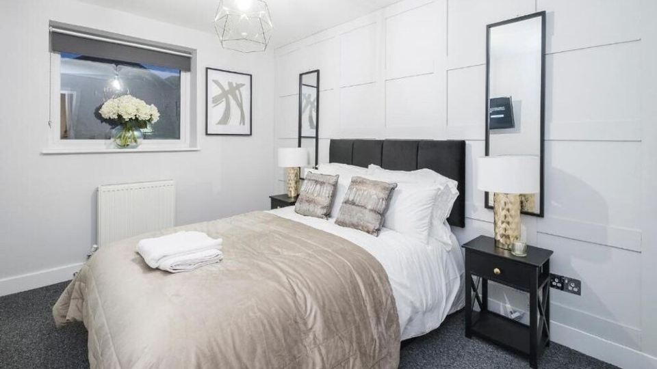 Modern 1Br Flat | Walkable High Street Stay