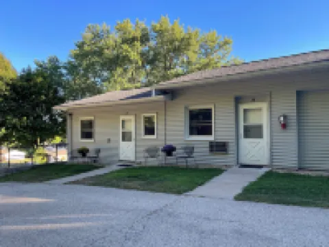 Little Bluff Inn Hotels in 