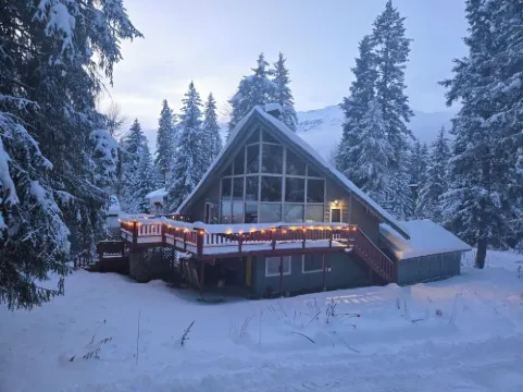 Girdwood Alyeska Chalet Hot Tub, Sauna, Jet Tub, Pool Table, Sleeps 12, walk2ski