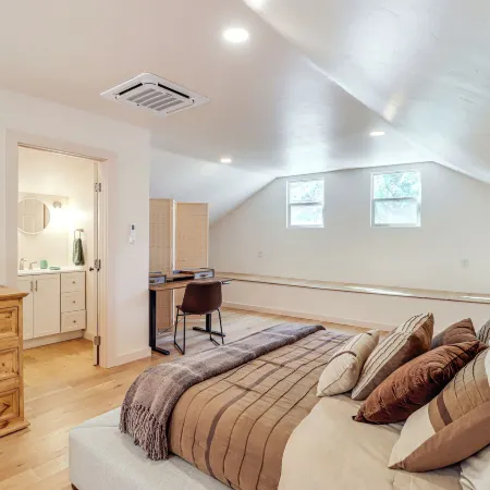Right on Main Street! Mtn-view Bisbee Hideaway