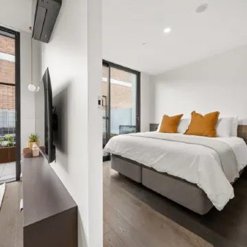 Sophisticated Inner-City 2-Bed with Outdoor Dining