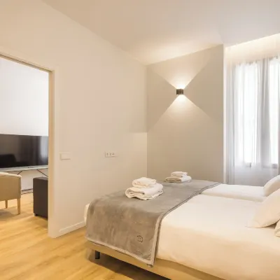 Mon Suites Jardín de Ayora Hotels near Ayora Metro Station