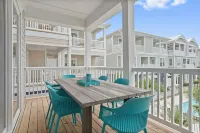 Luxury Beach Condo 5 Min Walk to Beach & Shops! - Wifi