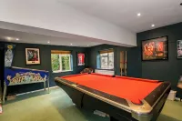 Lovely 5BD Home with Cinema & Games Room