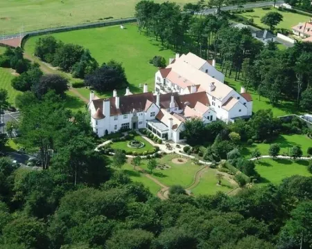 ロックグリーン ハウス ホテル & スパ トルーンのホテル