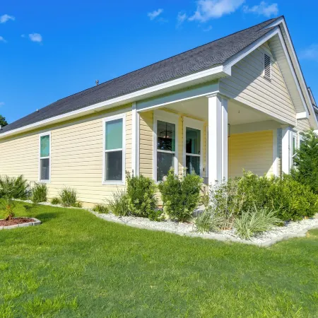 Coastal Home w/ Yard < 1 Mi to Old Town Bluffton!