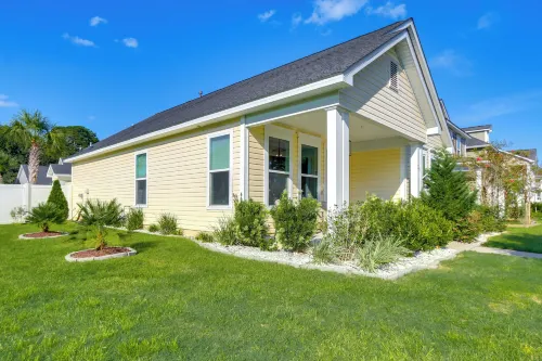 Coastal Home w/ Yard < 1 Mi to Old Town Bluffton! - parking