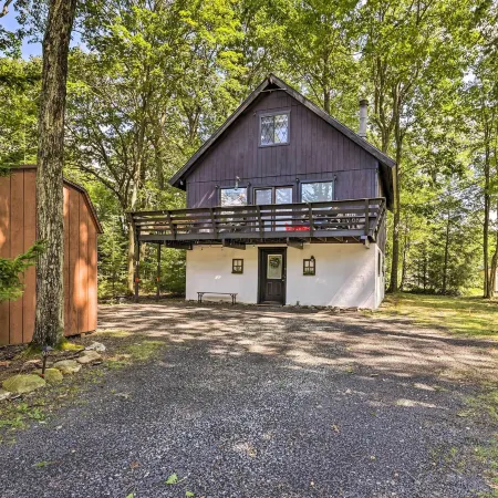 Pocono Summit Getaway with Game Room Walk to Lake!