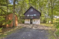 Pocono Summit Getaway with Game Room Walk to Lake! - Strand