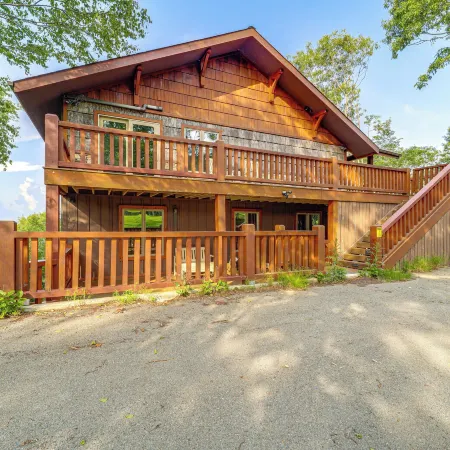 Family Fun! Beech Mtn Home w/ Game Room & Views