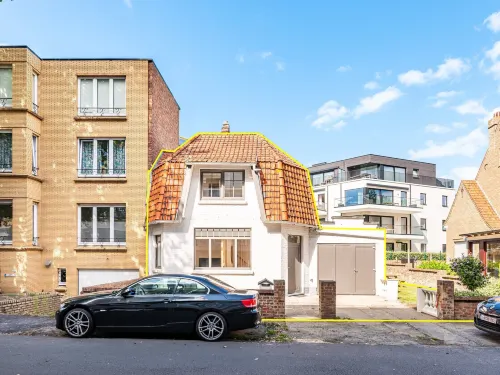 Garden Villa Steps from Beaches