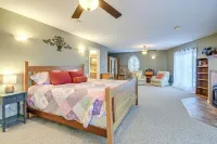 Lakefront Home in Barnstead w/ Seasonal Hot Tub - Homestays