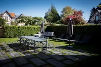 Large Chic Stylish Villa Superb Garden - Villas
