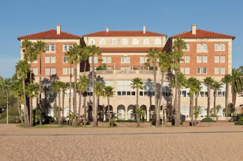 Casa Del Mar - parking