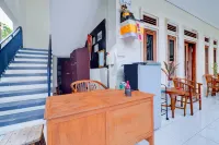 OYO 95058 Agago Homestay Syariah - parcheggio