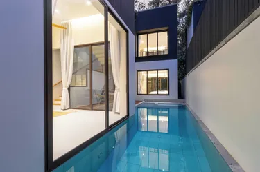 รูปภาพของพูลวิลล่าที่เงียบสงบ 2 ห้องนอน วี275