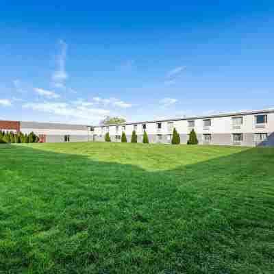 Spark by Hilton Cleveland Beachwood Hotel Exterior