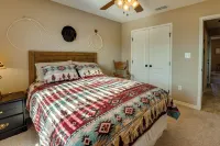 Pleasanton Vacation Rental w/ Private Yard! - Parkering