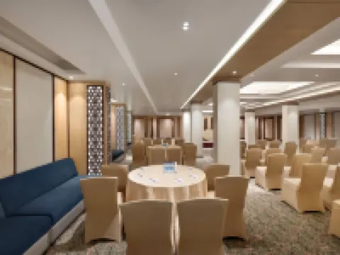 รามาดาบายวินด์แฮมคาตราสเตชั่นโรด โรงแรมในกัตรัช