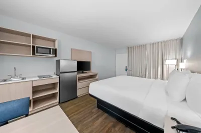 Suburban Studios Daytona Beach - Speedway Hotels near Daytona 500 Experience