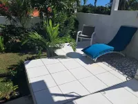 Joli Logement Avec Jardin à Sainte Anne Proche Plage
