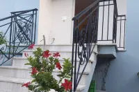 3-Bed House Sleeps 7 with Garden Hotels in Preveza Lefkas