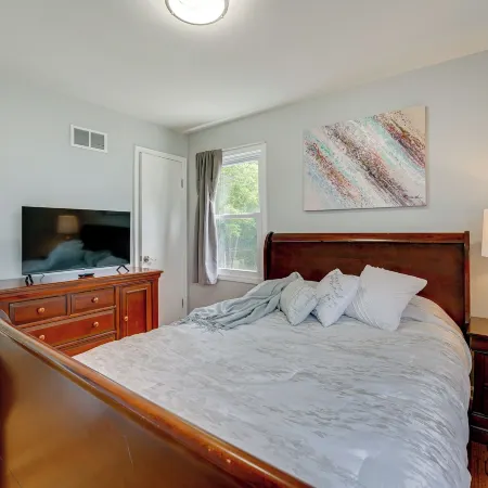 Pet-Friendly Southfield House w/ Ping-Pong Table!