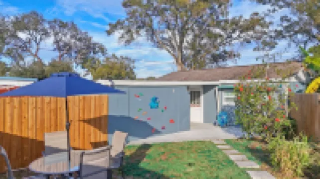 Private Fenced Backyard and Fast Wifi - Charming Retreat