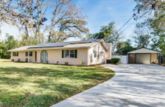 5 Mi to Silver Springs State Pk: Gem w/ Game Room!