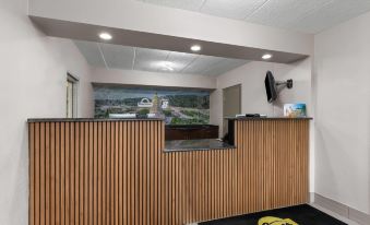 Super 8 by Wyndham Charleston WV