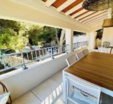 Magnificent villa facing the sea for 18 people