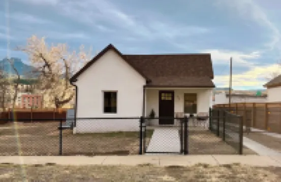 Kit Carson Bungalow: AC/Heat + Pets Free!