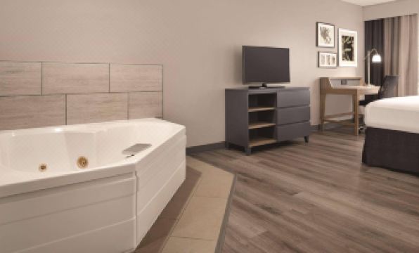 Country Inn & Suites by Radisson, Waterloo, IA - Housity