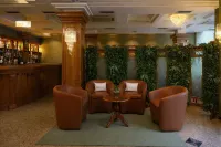 Grand Hotel & Spa Tirana - ที่มีบาร์