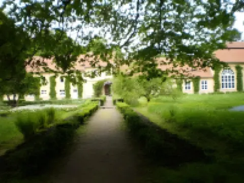 パラツル・ブルカンタール・アヴリグ のホテル