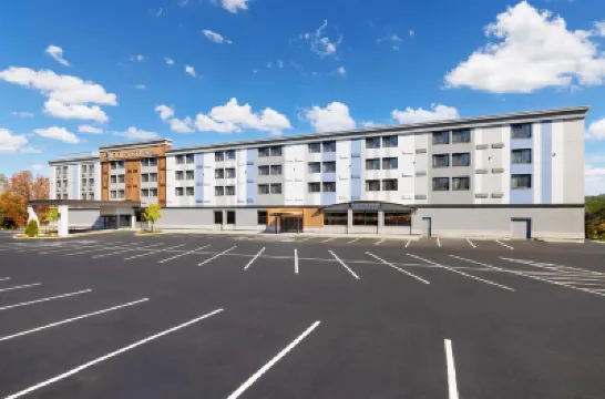 DoubleTree by Hilton Concord Downtown โรงแรมใน
