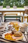 FreeSurfCamp & Hostel - servizio colazione