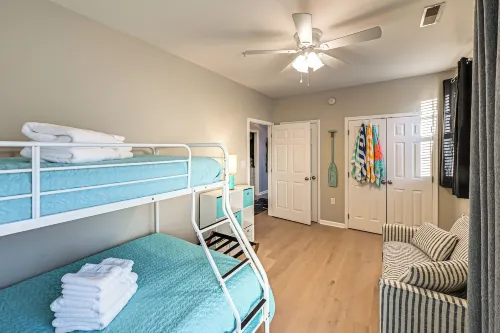 Bay-n-beach! Comfy Coastal Condo in Lewes! - Apartment