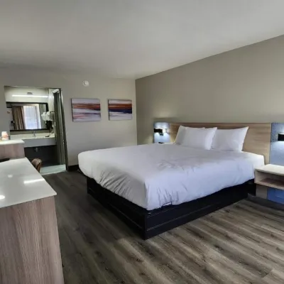 Baymont by Wyndham Lafayette Hotels near Debaillon Park