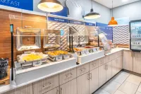 Holiday Inn Express & Suites LOVELAND by IHG - breakfast