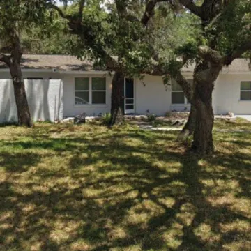 Warm and Cozy Home in Quiet Neighborhood!! LLC