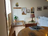 Maisonnette Ideally Located at the Foot of the Napoleon Bridge Hotels in Moissac