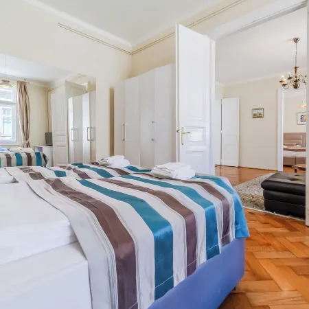 Apartments & Rooms Flowers Отели рядом с достопримечательностью «Центральный вокзал Загреба»