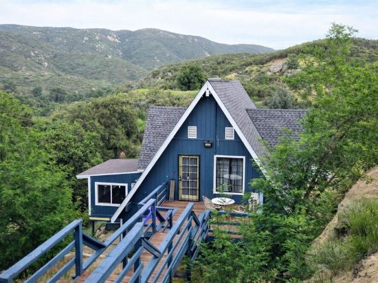 Cozy Chalet Retreat in Banning, California Pets-Friendly!