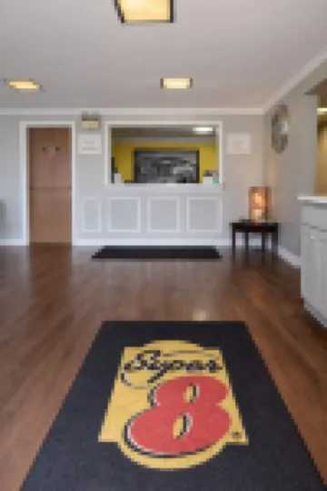 Super 8 by Wyndham Lewiston