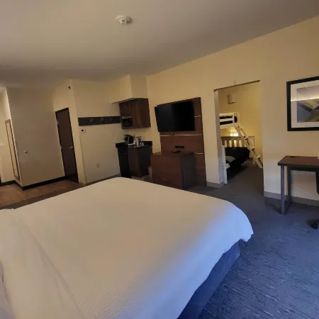 Route 66 Inn & Suites