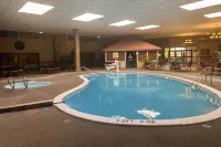 Clarion Inn - Pools